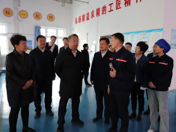 张凯一行调研了宁夏同心(中核)清洁能源产业园,中核防护科技,旱天岭村