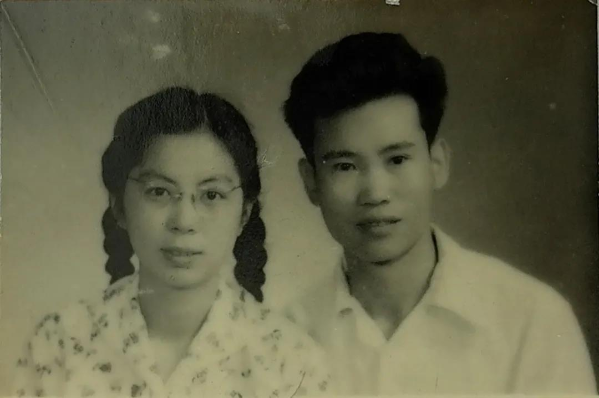 彭士禄和妻子马淑英是在苏联留学期间认识的.